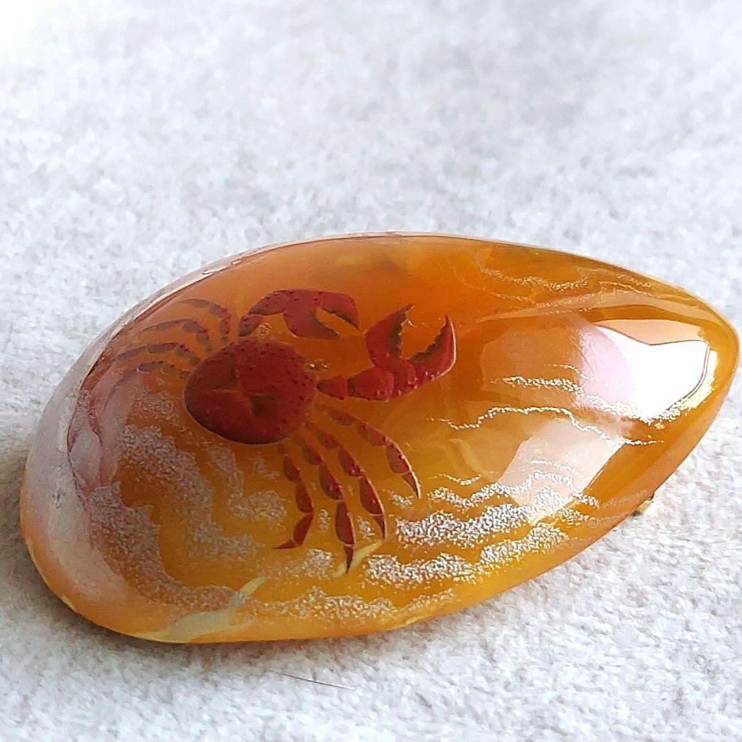 浜辺のカニさん　琥珀　ブローチ