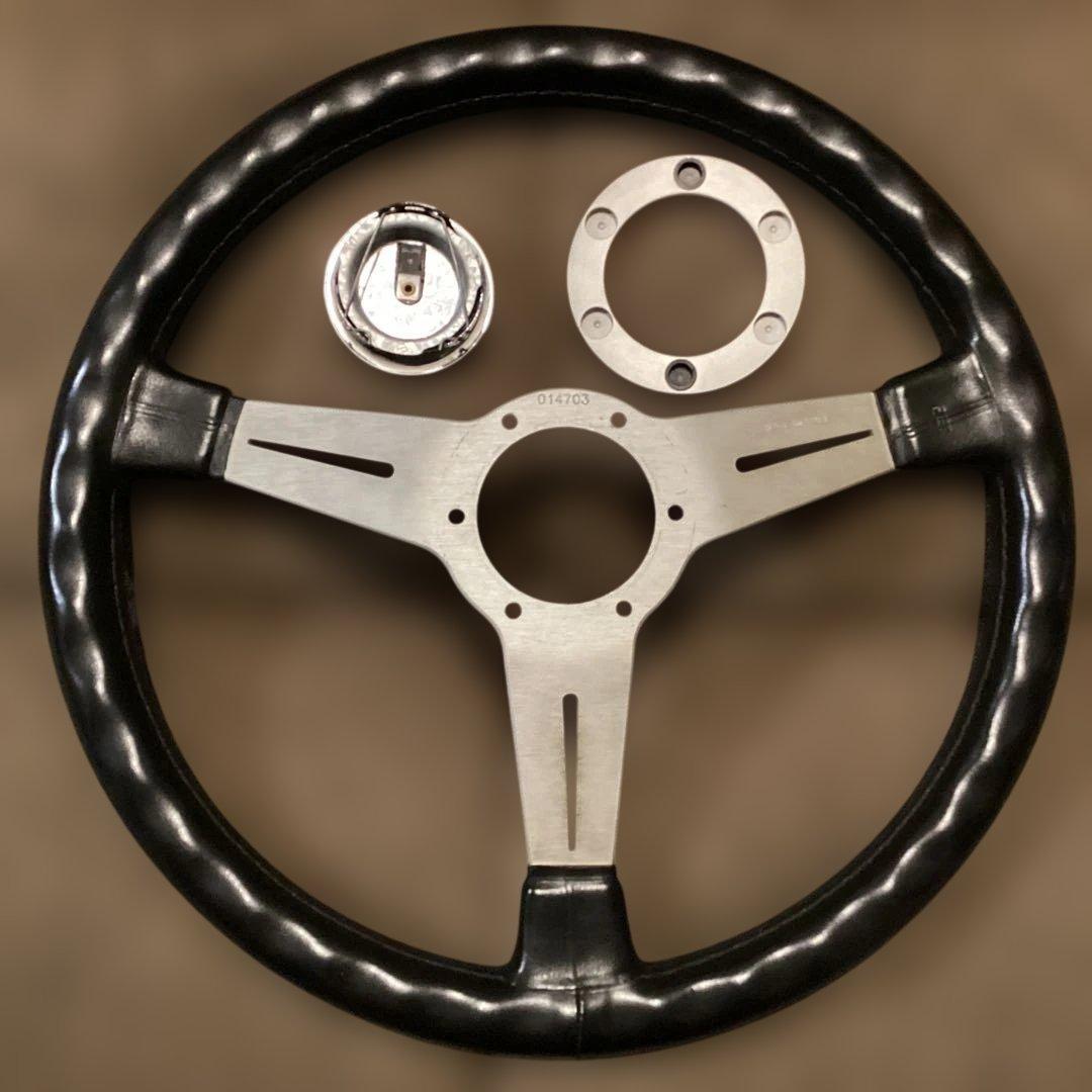 ナルディクラシックレザー36Φホーンボタン、ホーンリング付き