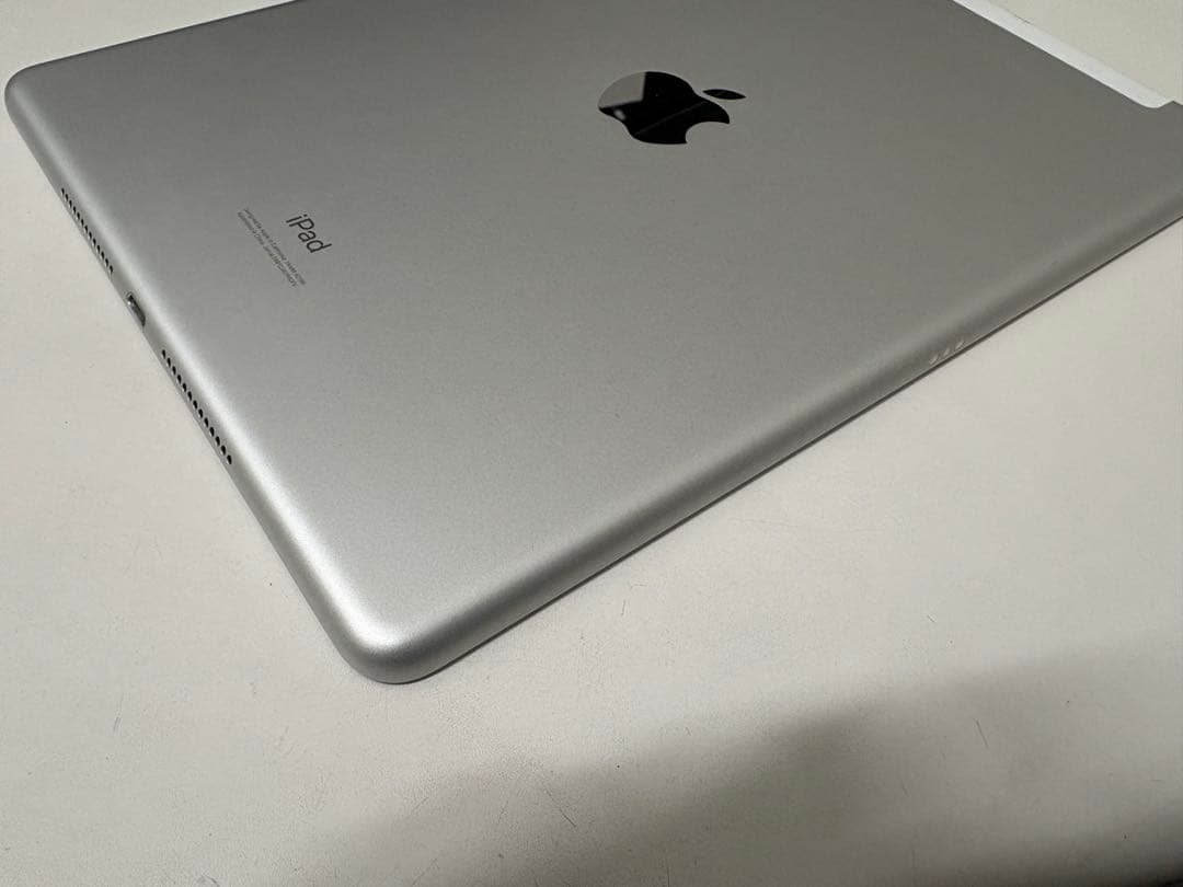 iPad 第7世代　32GB シルバー　Wi-Fi+Celullar SIMフリ