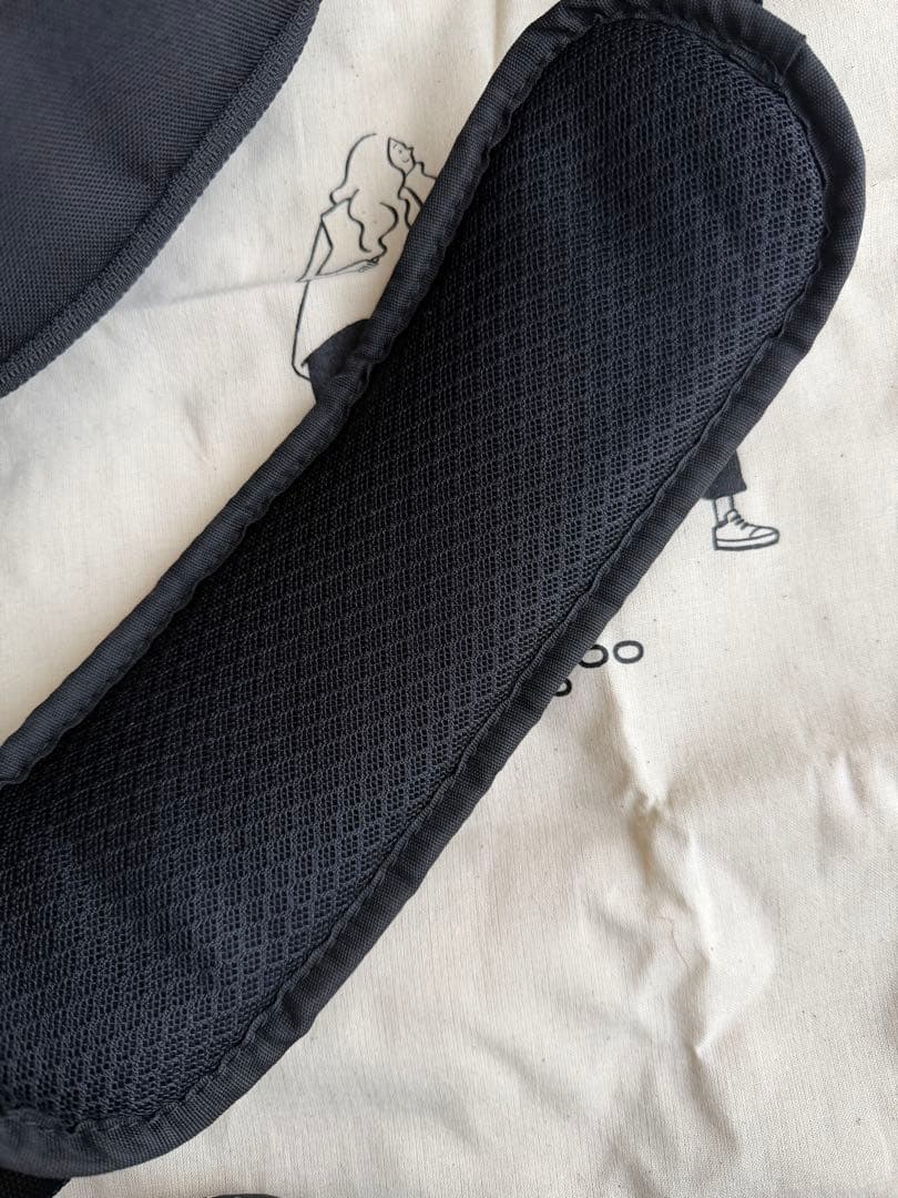 ⭐︎Hugoo ハグー　ヒップシート　ショルダーバック　ブラック×イエロー⭐︎