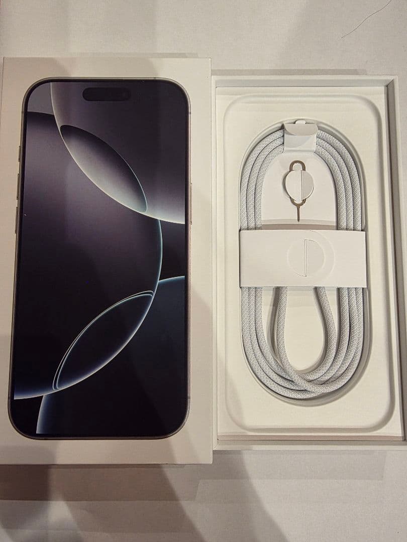 Apple iPhone 16 Pro 本体 ホワイトチタニウム