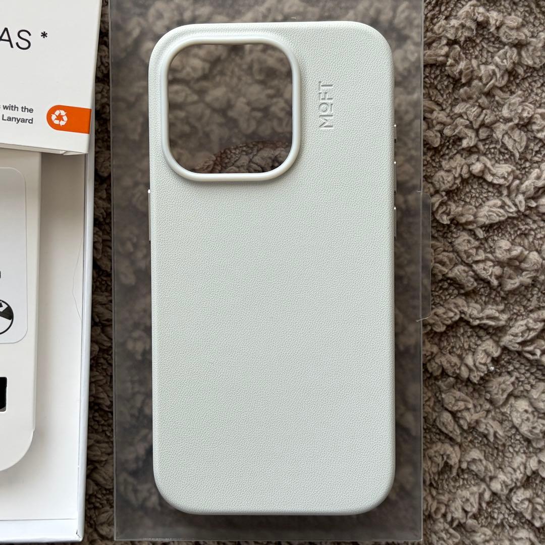 iPhone15Pro ブラックチタニウム 256GB ＋ MOFTケース