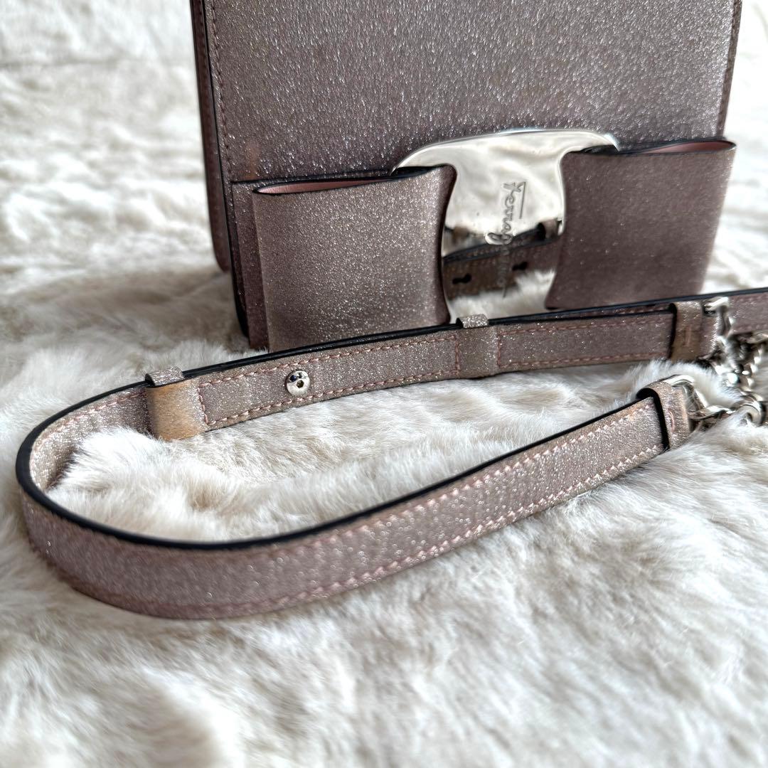 【美品】サルヴァトーレフェラガモ ヴァラ リボン ショルダーバッグ ピンク