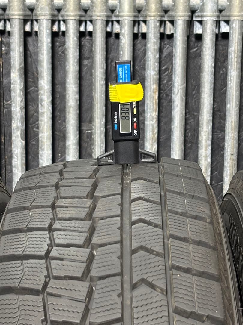 超美品バリ溝‼️225/60R17ＤＬスタットレスタイヤホイール4本セット