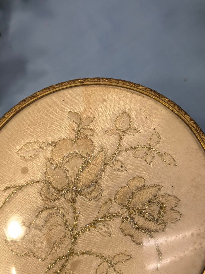 イギリス アンティーク Regent of London 刺繍 ガラス小物入れ