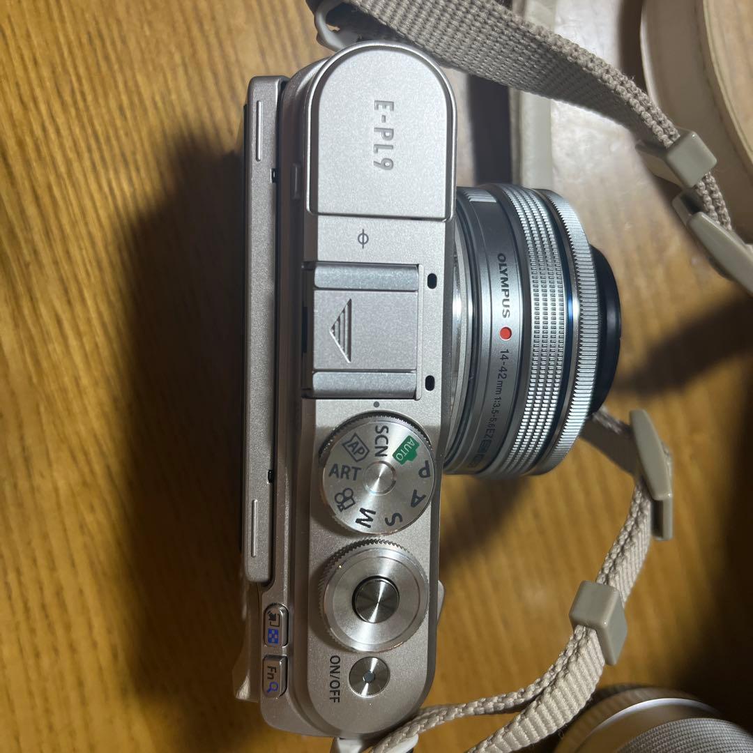 【未使用に近い箱あり】Olympus Pen E-PL9 レンズ２本