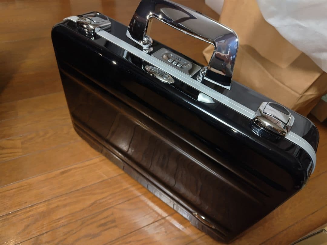 【年末まで最終値下】ZERO HALLIBURTON（ゼロハリバートン）未使用品