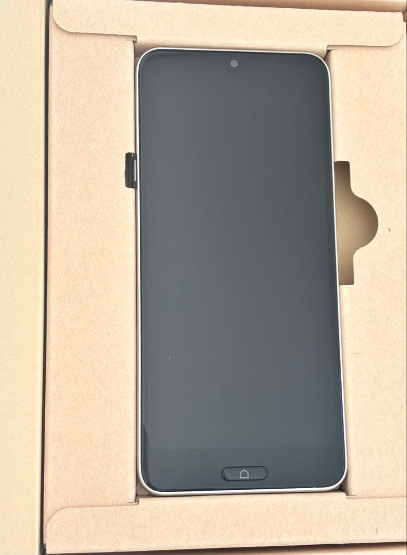 らくらくスマートフォンLite ゴールド