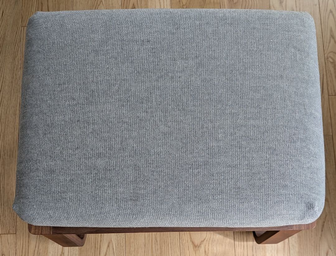 無印良品 リビングでもダイニングでもつかえる オットマン ライトグレー ×１脚②
