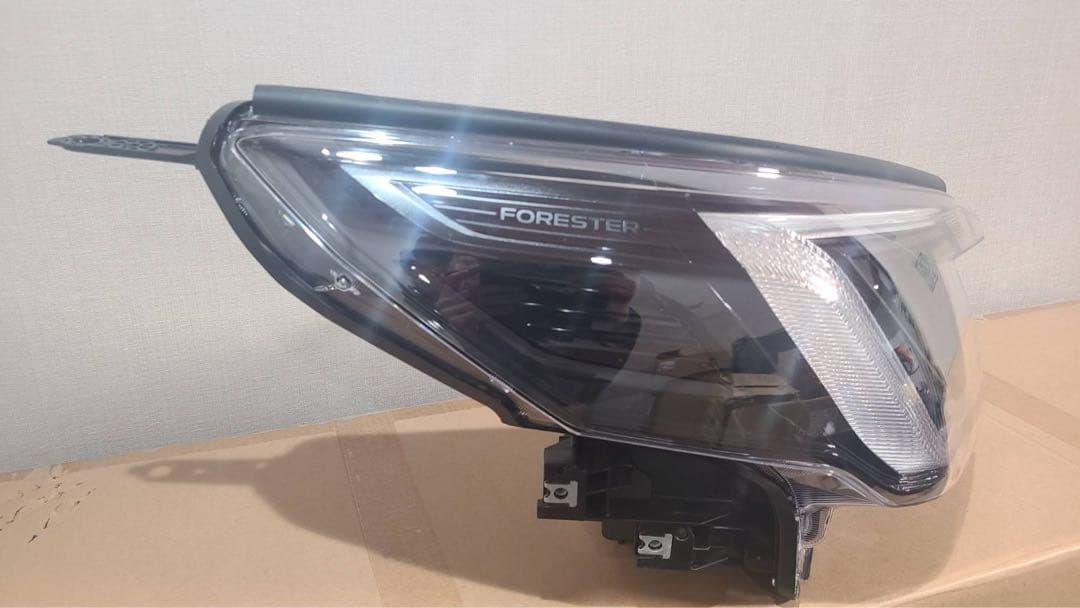 スバル フォレスター ヘッドライト 右側用