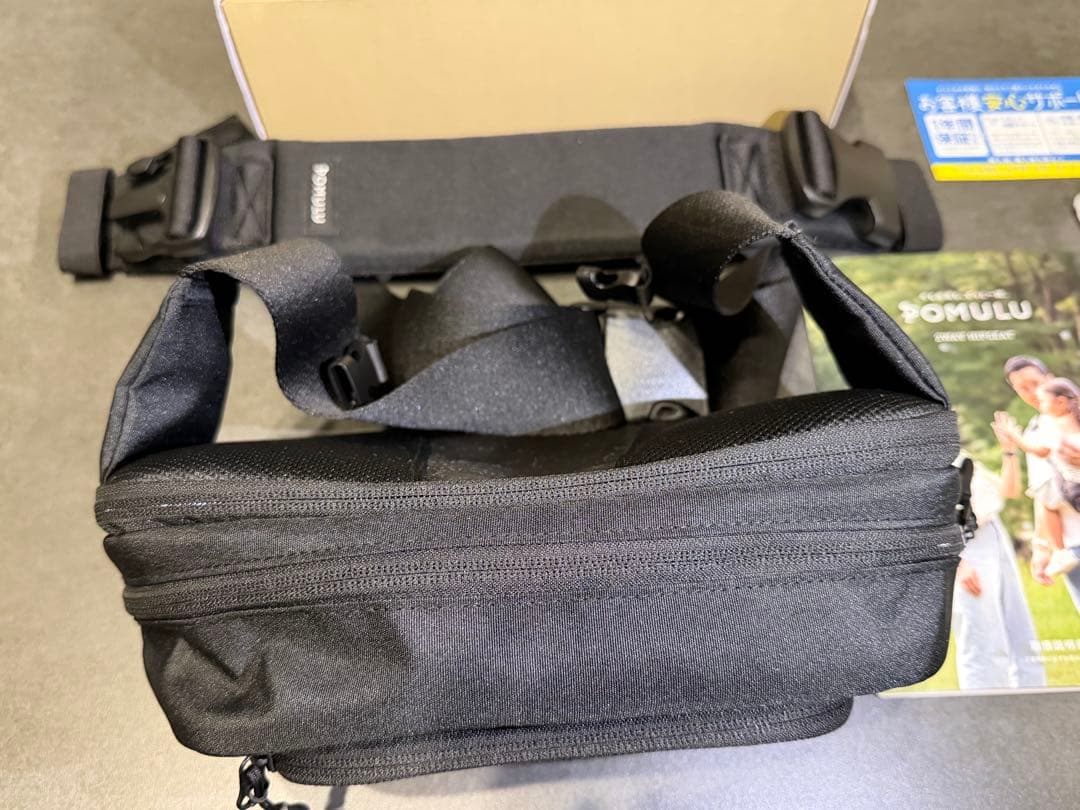 POMULU ヒップシート ブラック