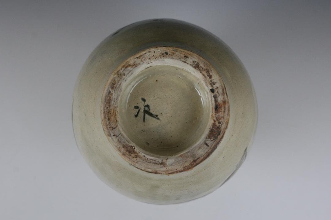 壺屋焼 人間国宝 金城次郎 作　魚文広花瓶