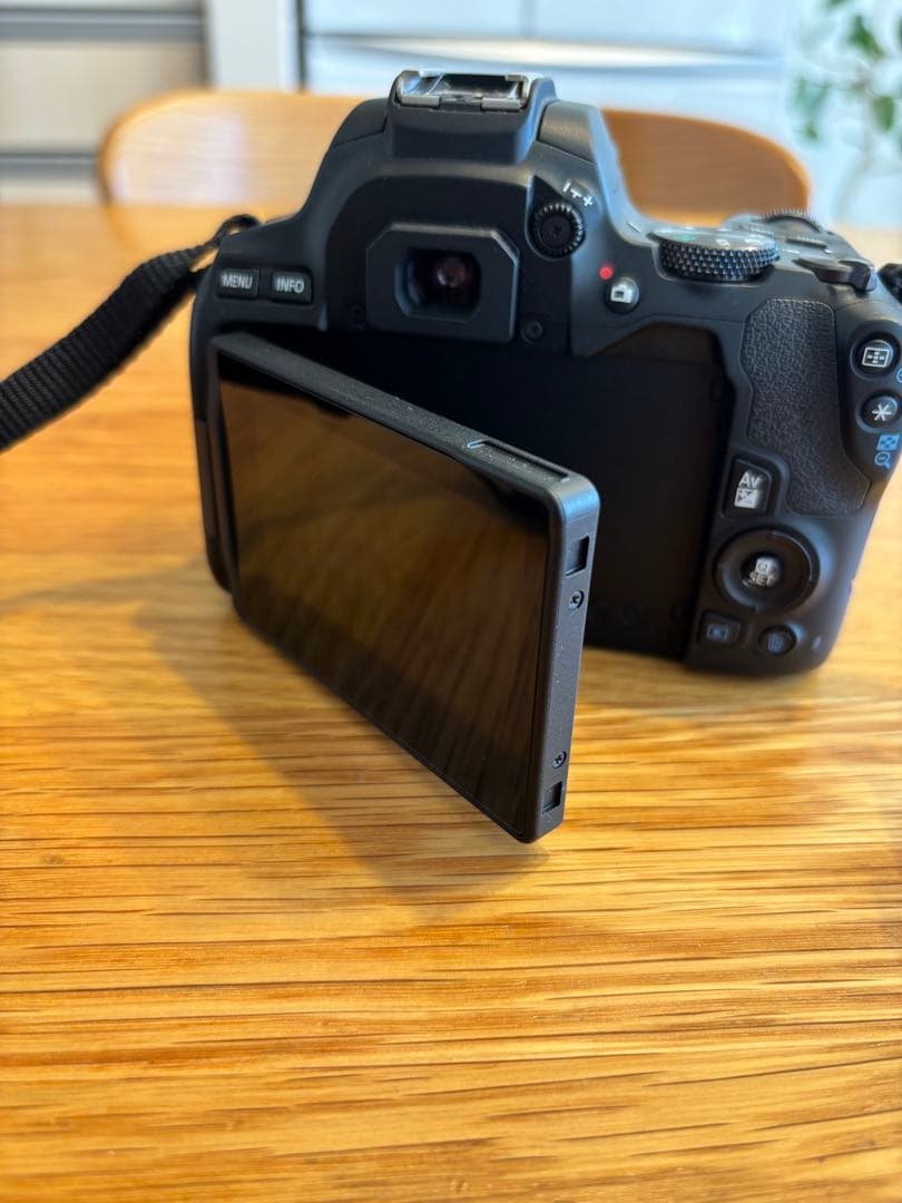 Canon EOS KISS X10 18-55mm デジタル一眼レフカメラ