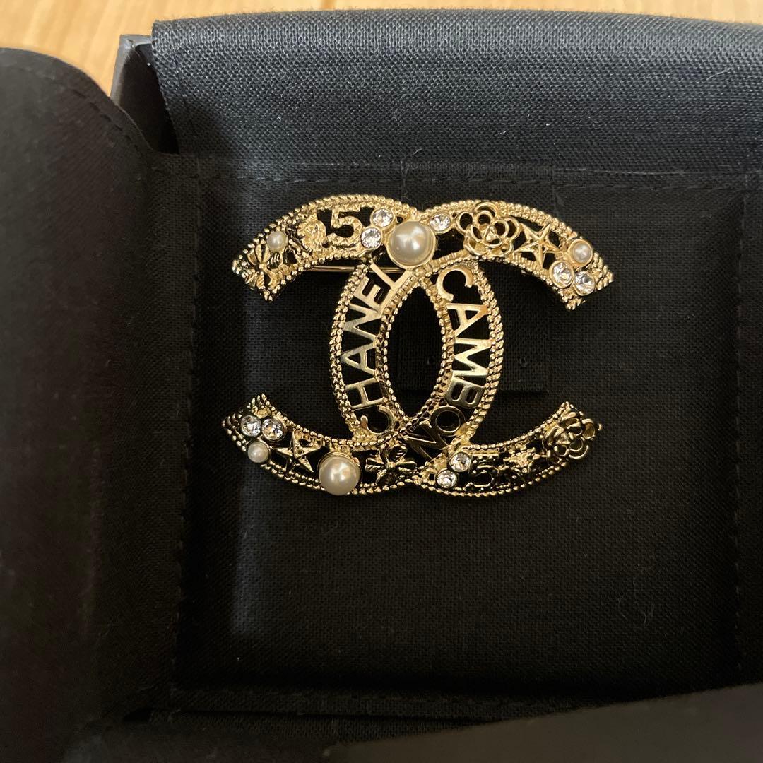 CHANEL ゴールドブローチ パール付き