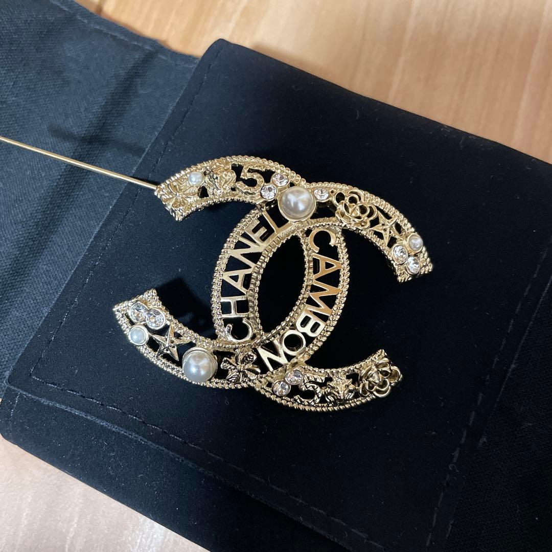 CHANEL ゴールドブローチ パール付き