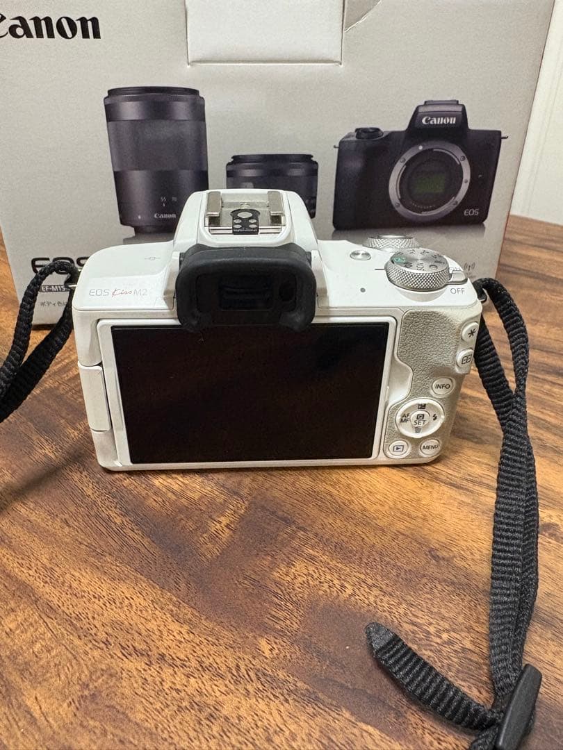 Canon EOS Kiss M2 ダブルズームキット ホワイト