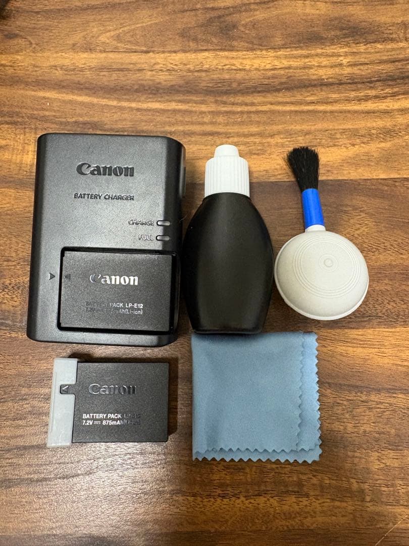 Canon EOS Kiss M2 ダブルズームキット ホワイト