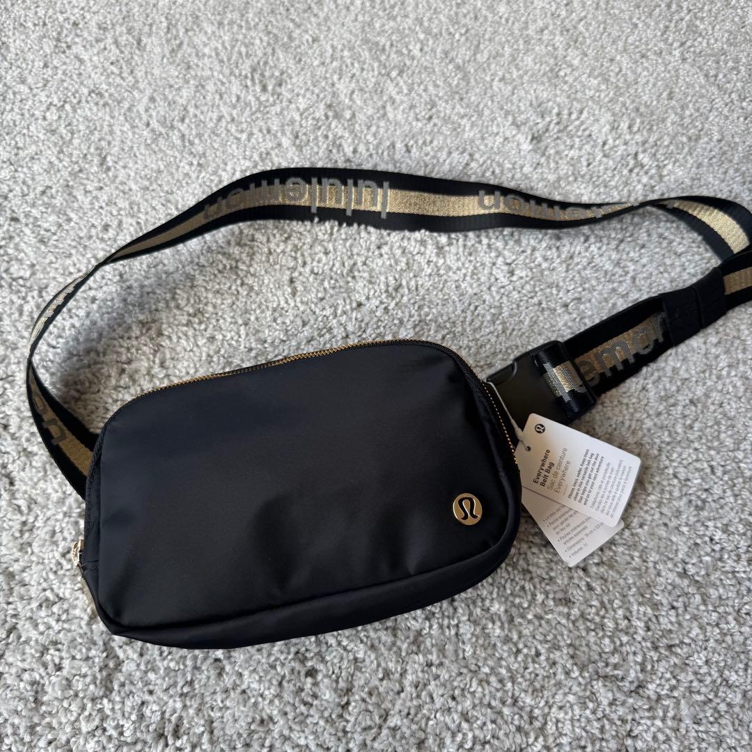 新品未使用✨レア！日本未発売 ルルレモン ロゴベルトバッグ 1L