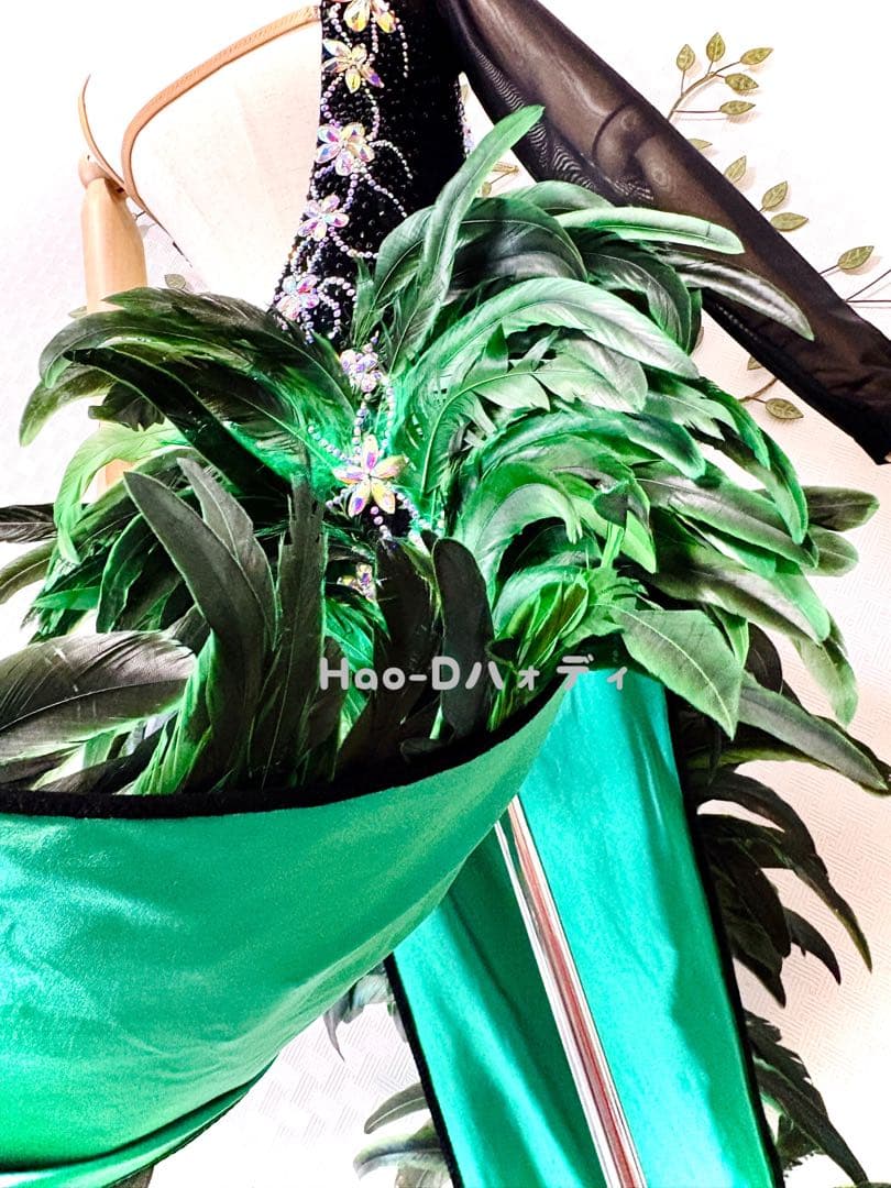 新品★ラテンドレス★M★社交ダンスロング羽★ボリューミー★競技会★黒緑