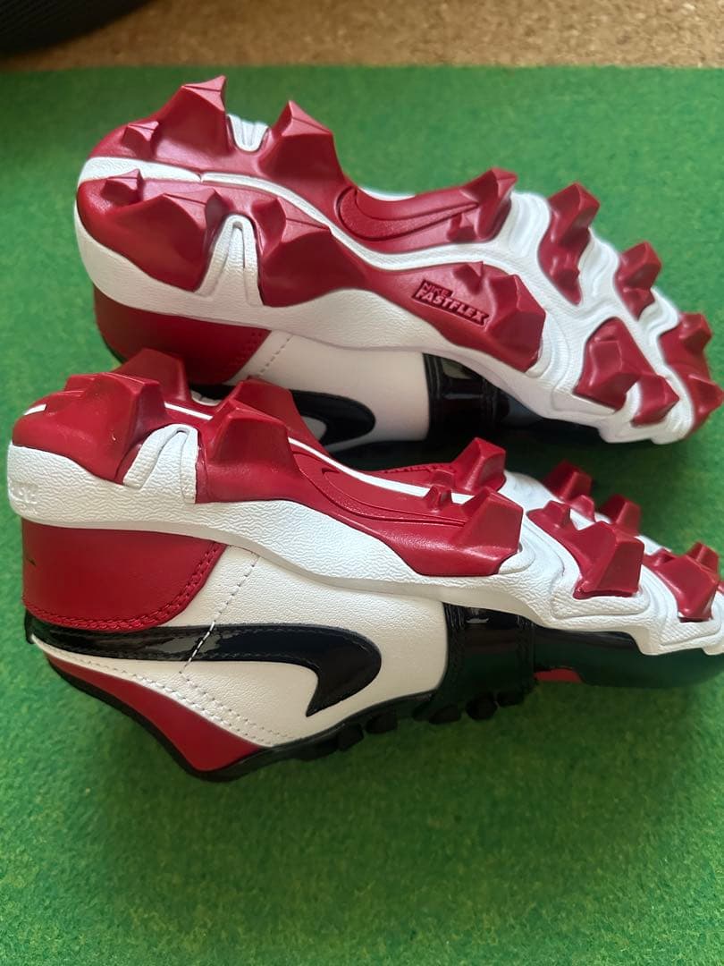 劇レア　日本未発売　少年野球スパイク　ジョーダン赤黒白 21cm