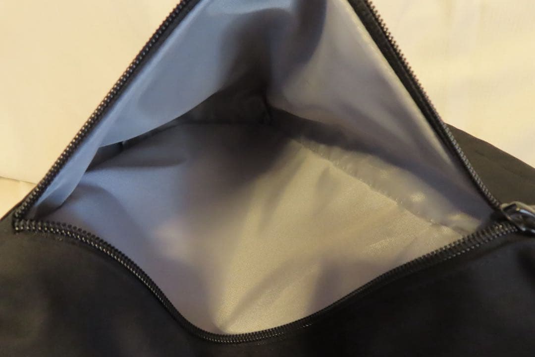 ユニバーサルオーバーオール　ボディバッグ　ワンショルダーバッグ　ブラック