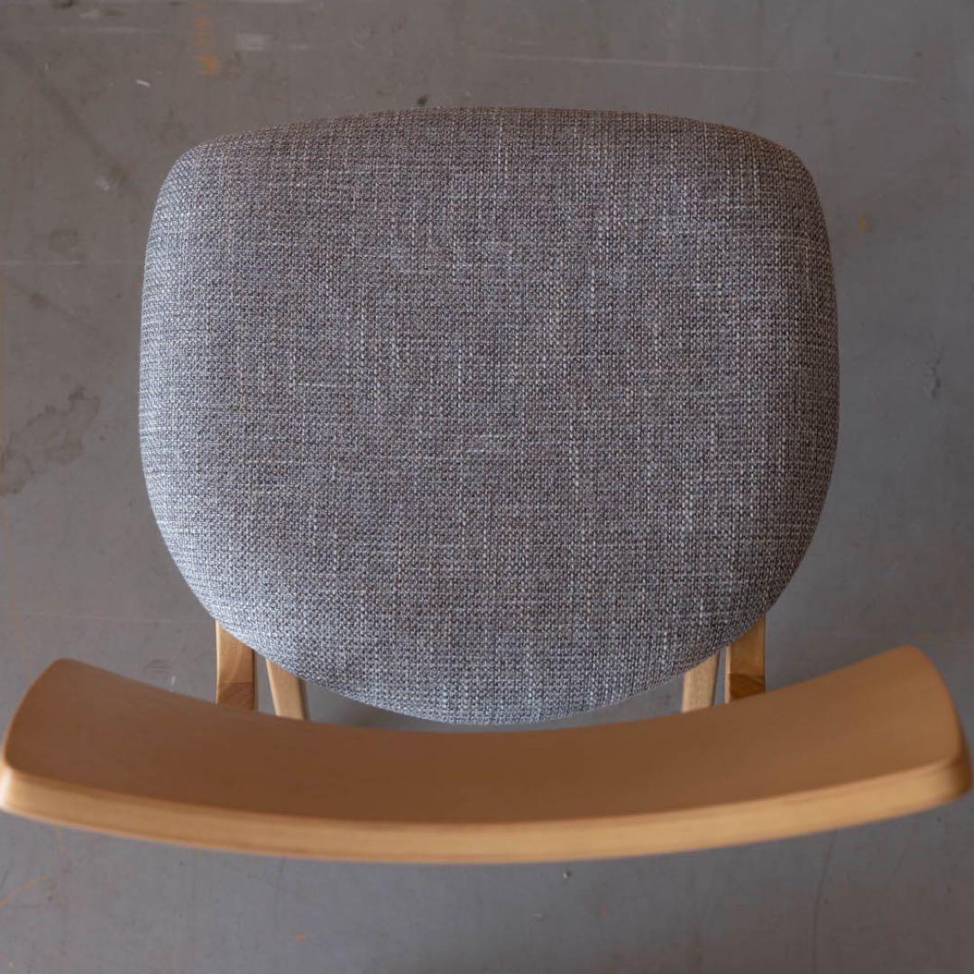 シンプルなダイニングチェア　ナチュラルウッド