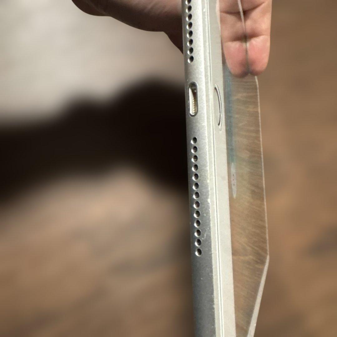 iPad 第5世代　Wi-fi+Cellularモデル