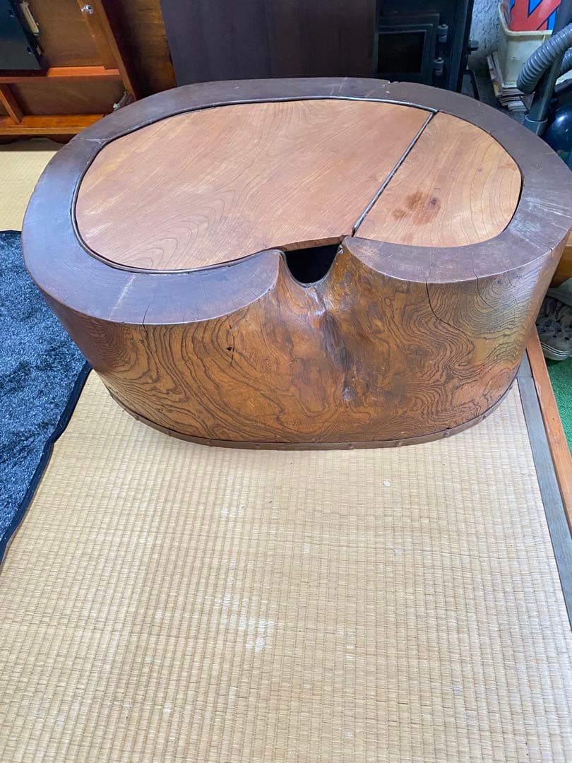 欅丸太の囲炉裏付き