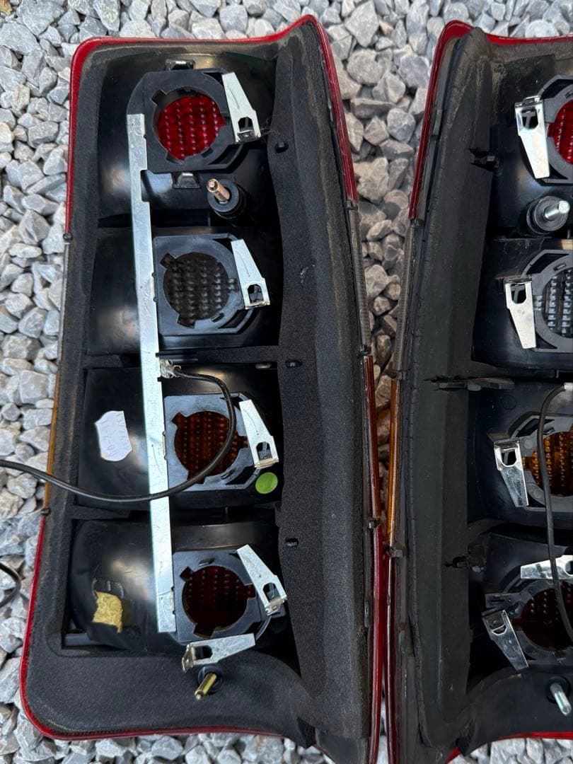 s*7様 ボルボ240ワゴン用テールランプ　左側　純正フランス製