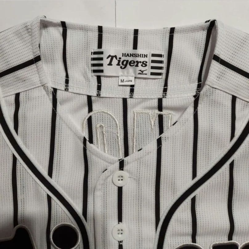 阪神タイガース レプリカユニフォーム 4番 上本博紀選手 サイン入り