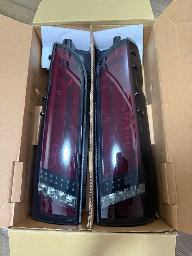 ハイエース ヴァレンティジュエルLEDテール REVOエムテクノ VALENTI