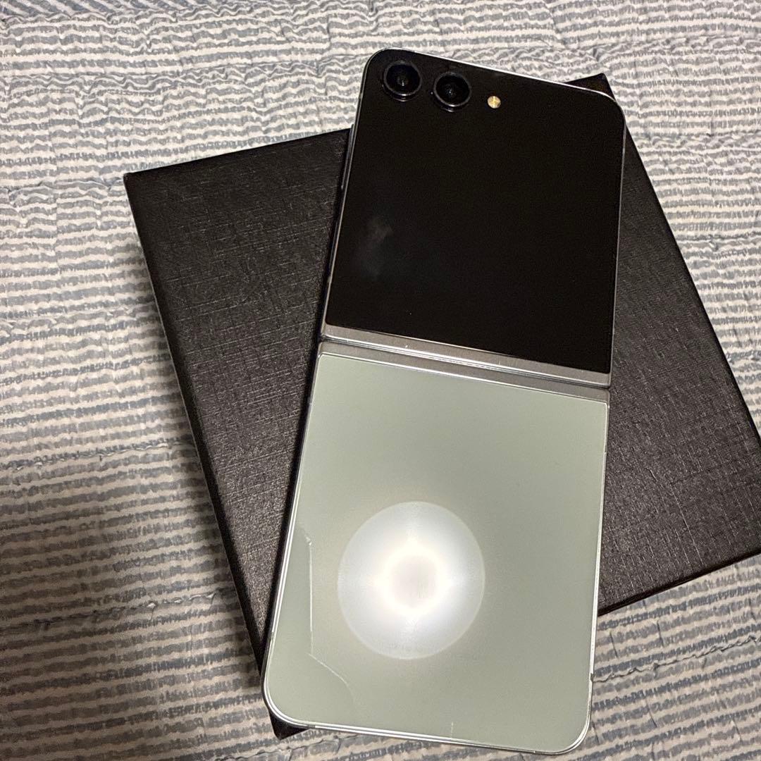 ド*ュ様 [300スタート]Galaxy Z Flip5 256GB SIMフリ