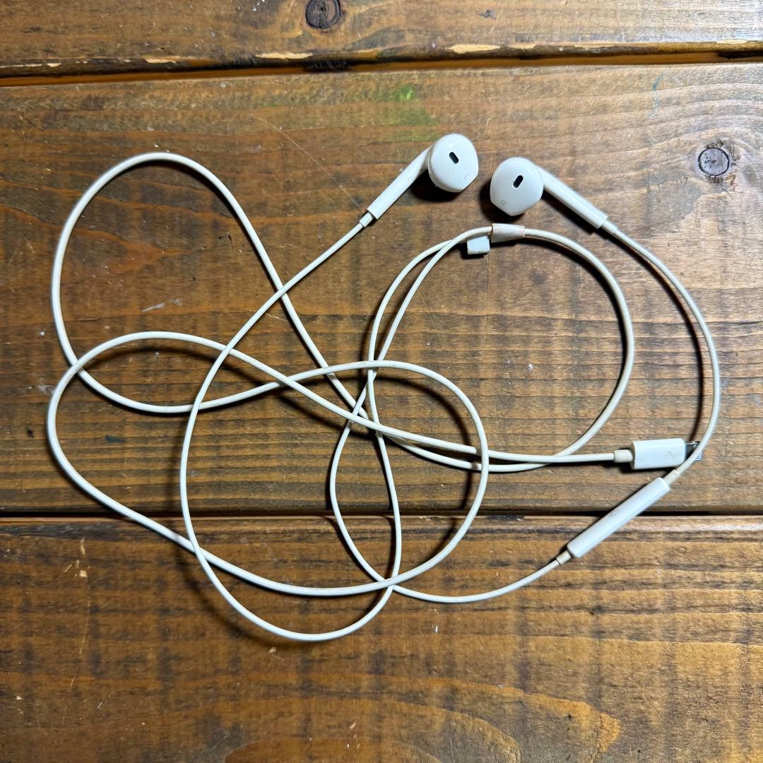 iPhoneSE3 バッテリー75% SIMフリー 64GB スターライト