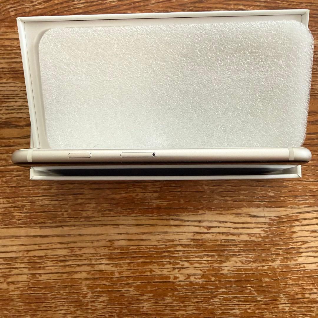 iPhoneSE3 バッテリー75% SIMフリー 64GB スターライト