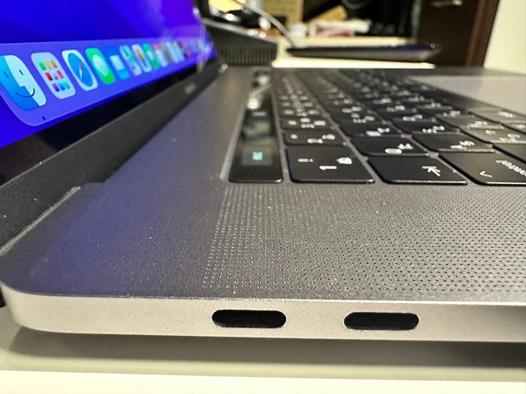 MacBook Pro 15インチ 2016 i7/16GB/1TB 箱充電
