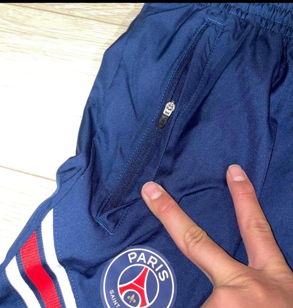 PSG（パリ・サンジェルマン） × Nike のウインドブレーカー　セット