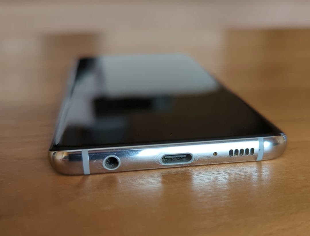 GalaxyS10・SIMフリー　spigenカバー　フィルム　セット