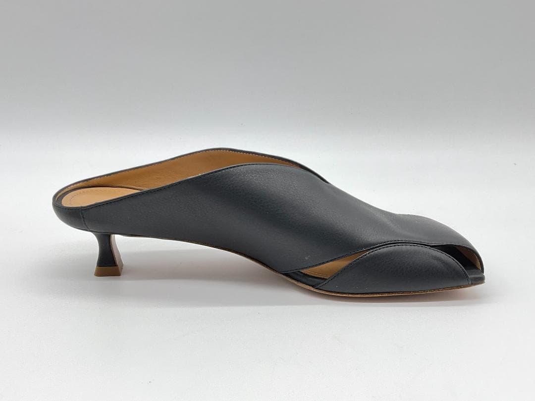 24.5【新品】PELLICO ディープカットミュール 定価64900円