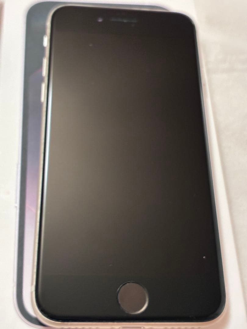 Apple iPhone se 第3世代　ホワイト　割れ傷なし　128
