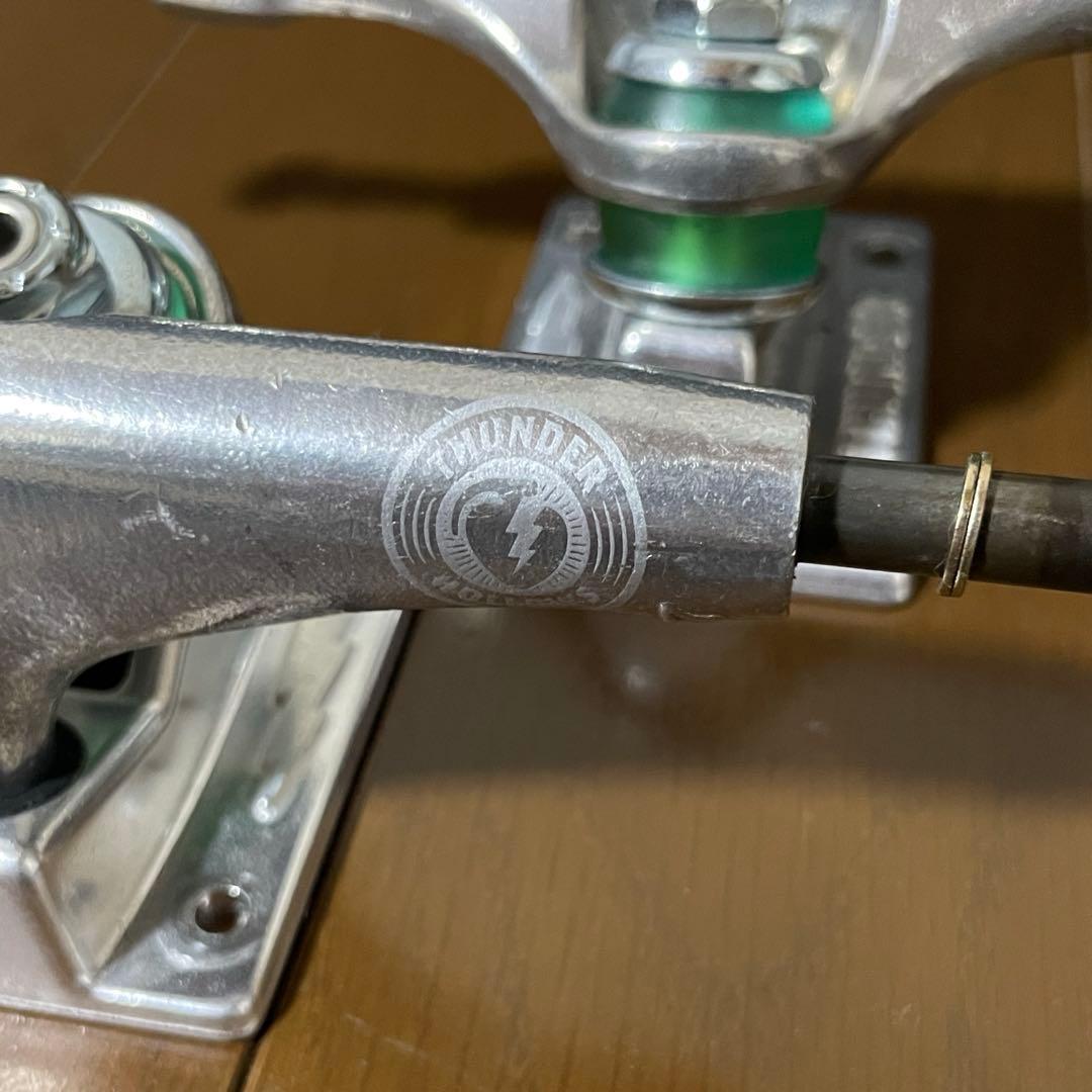 スケートボード THUNDER TRUCK HOLLOW LIGHTS 147inch