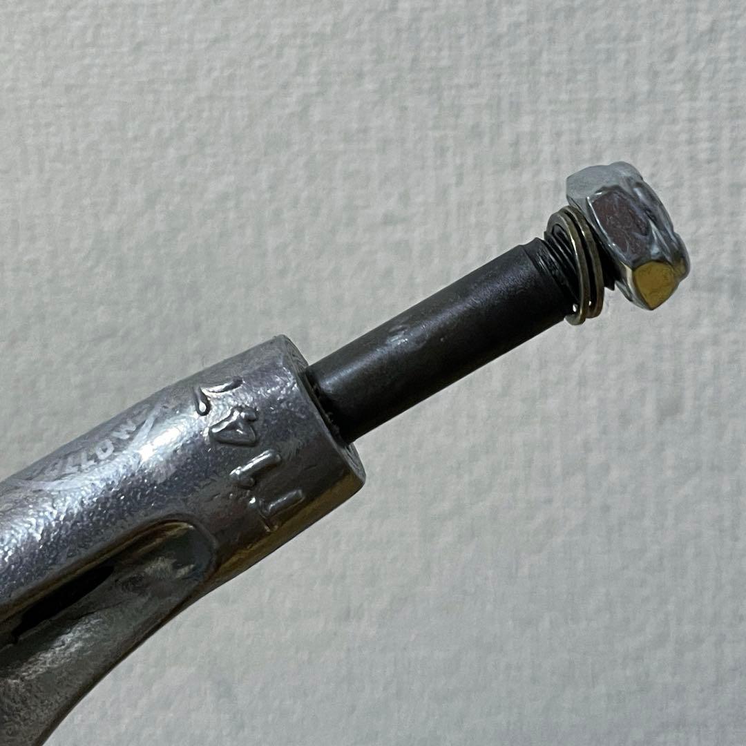 スケートボード THUNDER TRUCK HOLLOW LIGHTS 147inch