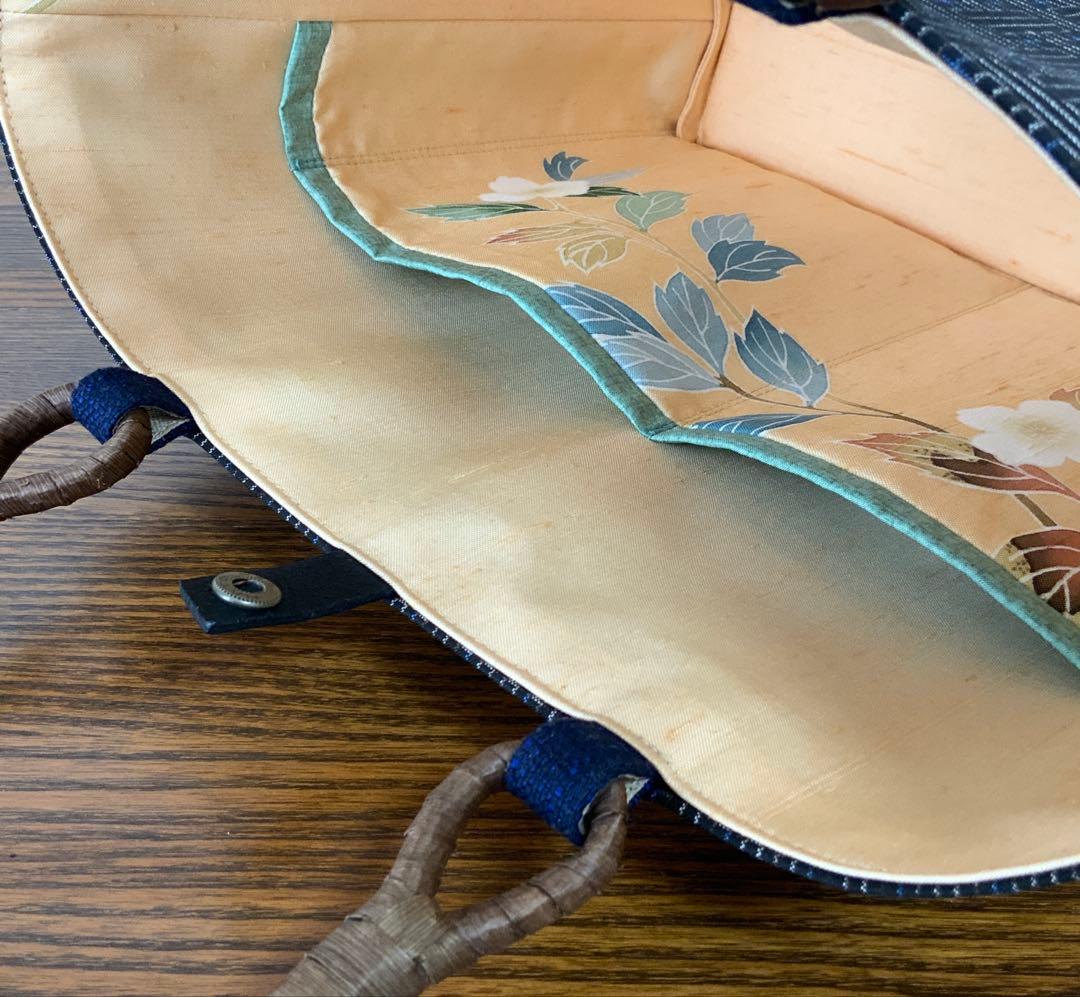 大島紬　秋名バラ青入り12玉　胡桃皮ハンドルバッグ　裏地お花柄の紬