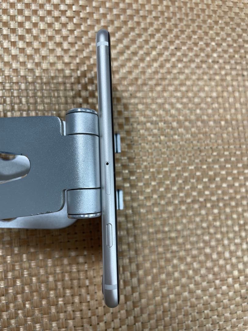 iPhone SE 第3世代 64 GB スターライトSIMフリー【9223】