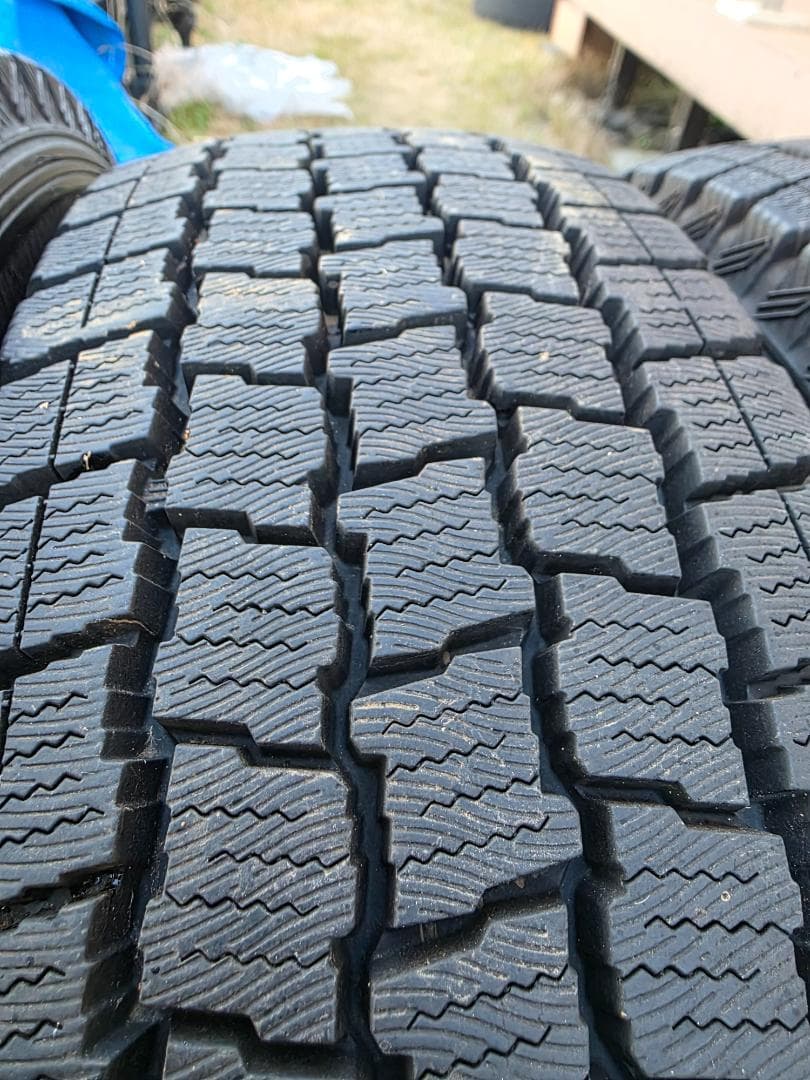 coco 195/80R15 スタッドレス＆ホイールセット　ハイエース