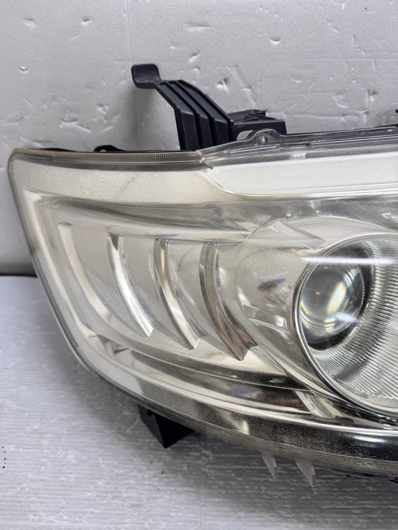 C25 セレナ☆後期純正HIDヘッドライト☆