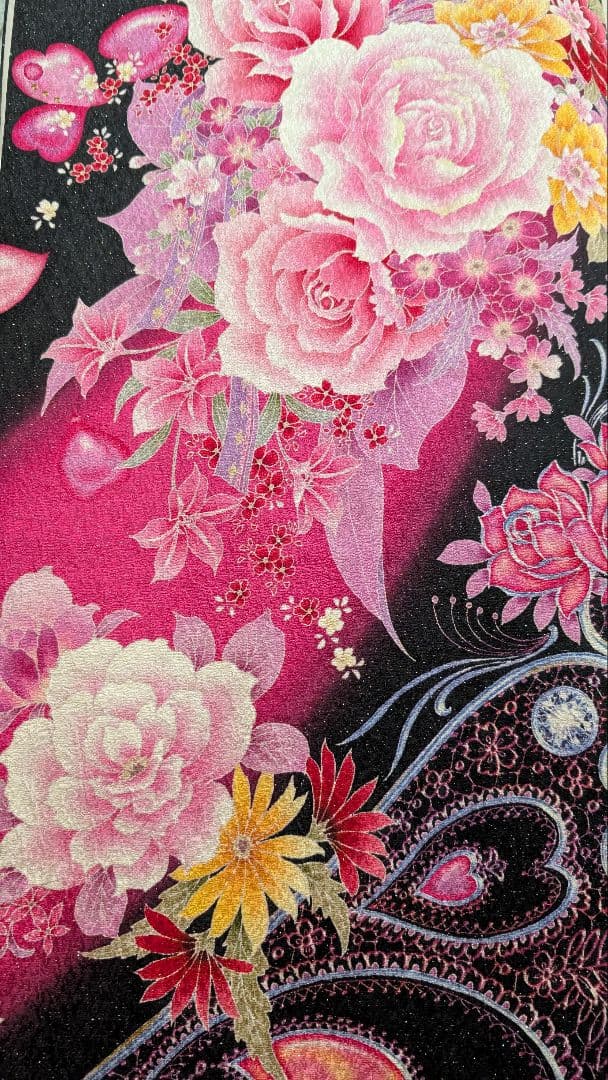 【現代柄•ハート】振袖 黒とピンクの花柄• ハートがポイント！L〜LＬサイズ