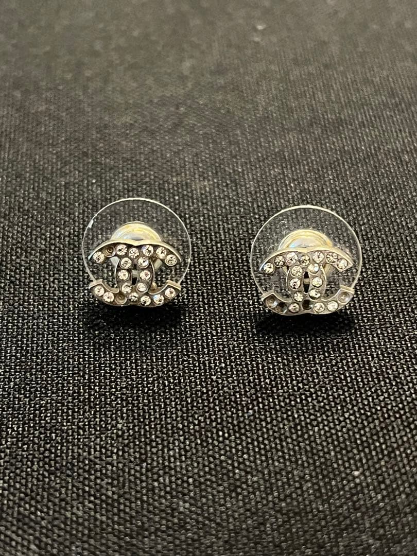 CHANEL ロゴデザイン ピアス