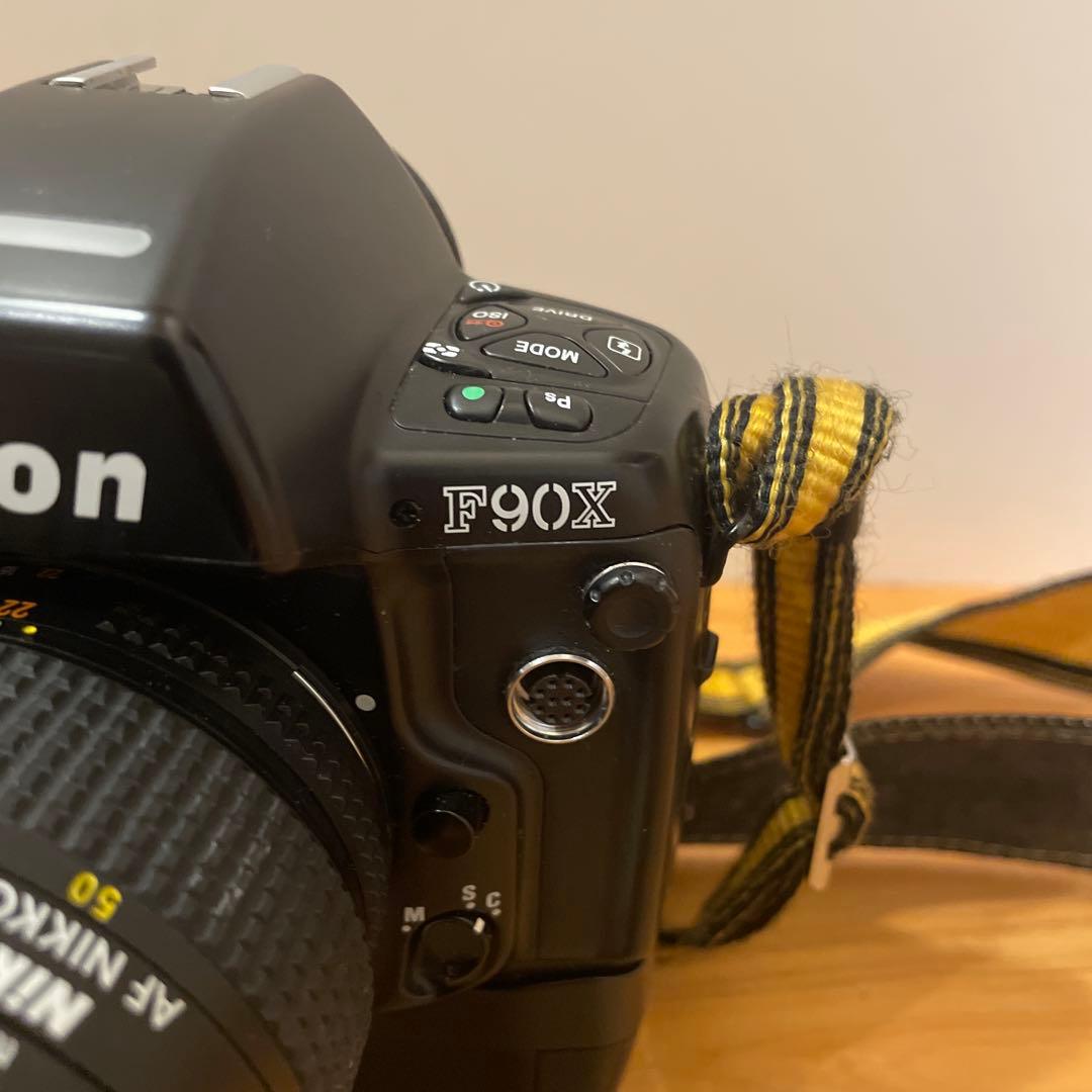 Nikon F90X レンズAF NIKKOR MF-26 MB-10付き
