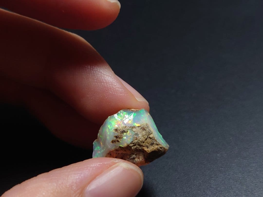 プレシャスオパール 原石 多色　ジュエリー　グレード　エチオピア　鉱物