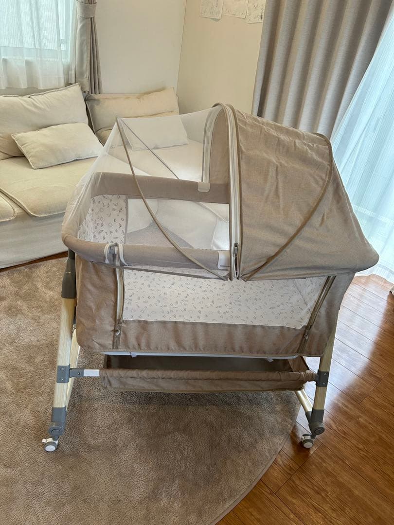 折りたためて添い寝できるベビーベッド